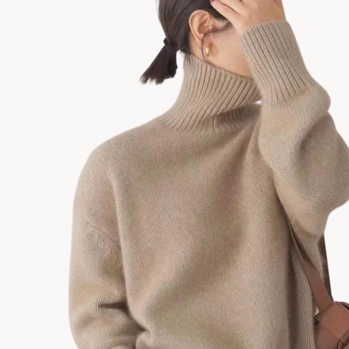 Amélie - Luxe Fine-Knit Turtleneck