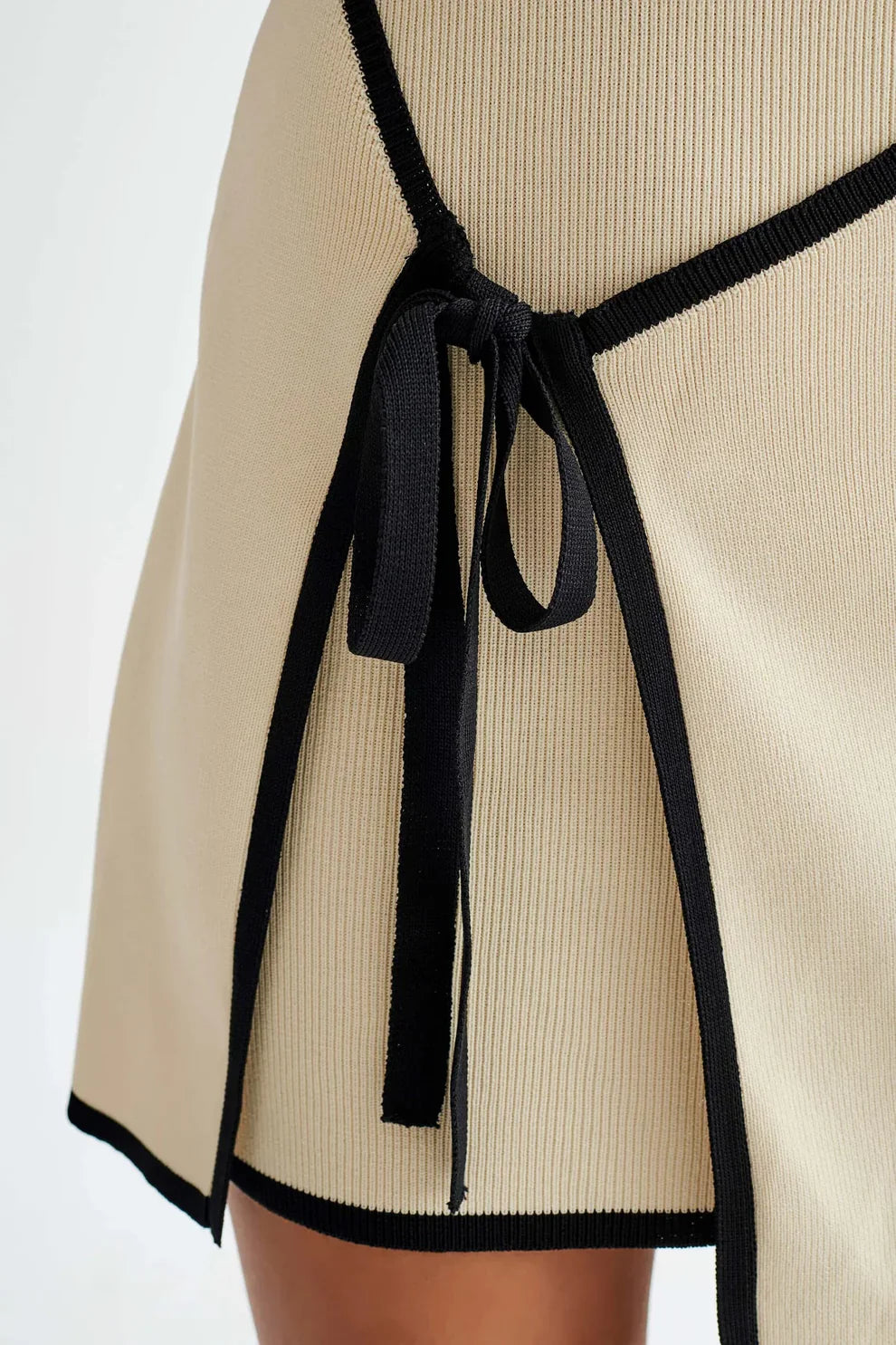 Naemy | Strapless Sculpt Dress
