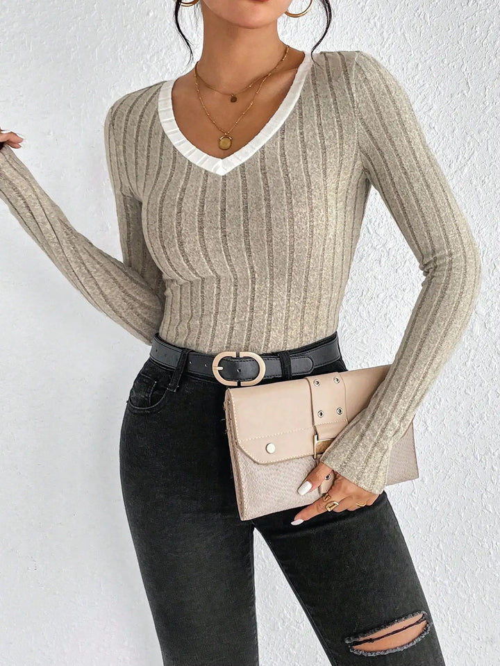 Clara - Ribbed V-Neck Top