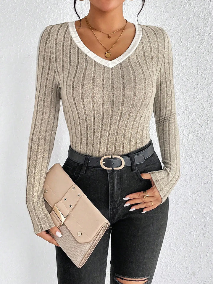 Clara - Ribbed V-Neck Top